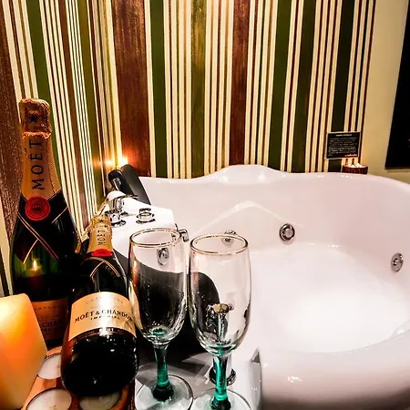 招待所 卡梅利亚套房旅馆 4*